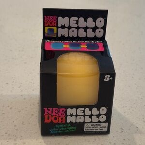 VIRAL NeeDoh Mello Mallo Color-Changing Squishy Marshmallow – | Yellow | NWT